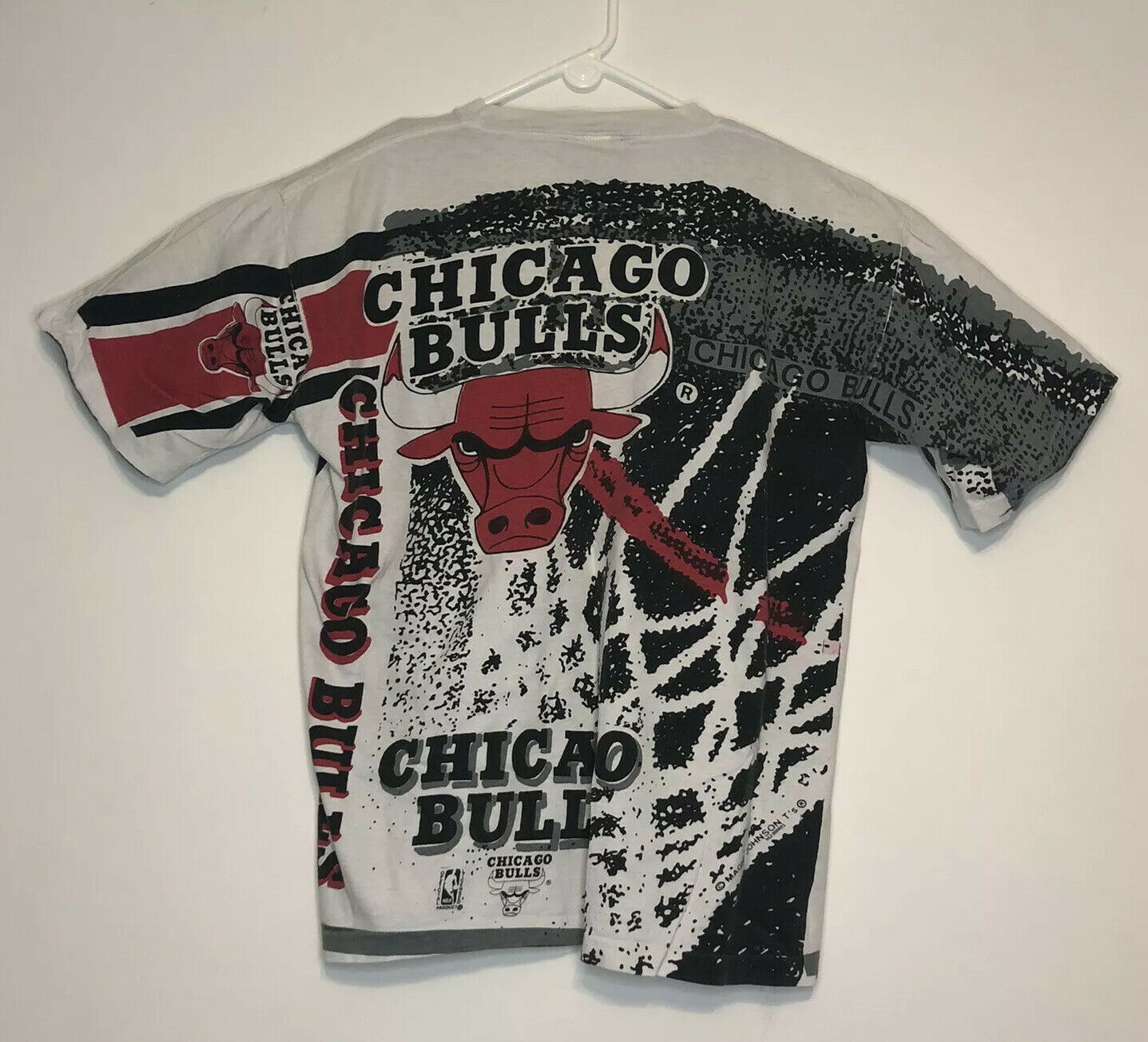Magic Johnson Chicago Bulls All Over print T-Shirt - Large – The Vintage  Store