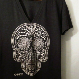 OBEY WOMEN’S V-NECK TEE GRAY LARGE T-SHIRT 19″PIT 26″LONG L MADE IN USA