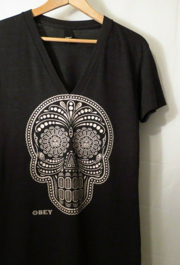 OBEY WOMEN'S V-NECK TEE GRAY LARGE T-SHIRT 19