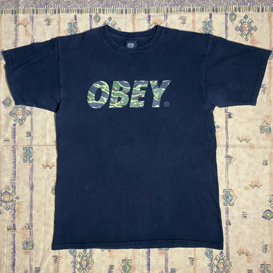 Obey T-Shirt Black Small Camo Graphic Streetwear