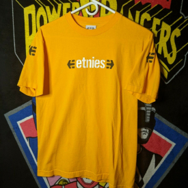 Vintage 90s Etnies Skateboards Yellow Logo T-Shirt size Medium