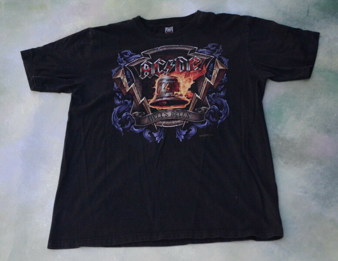 Vintage AC DC Hells Bells T-Shirt Size XL.