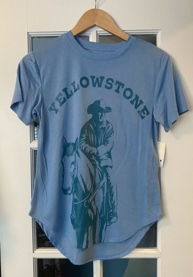 WOMENS SIZE SMALL 3-5 YELLOWSTONE TV SHOW T SHIRT, BLUE GRAPHIC PRINT NWT
